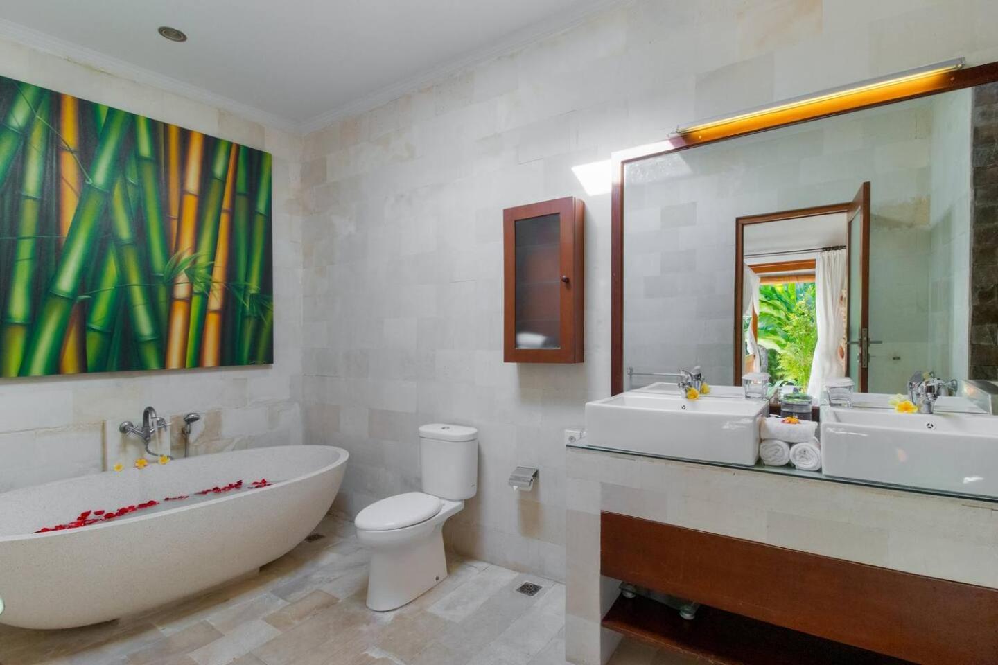 Villa Heart Of Seminyak, 2Br, Sleeps 4, Walk To Bintang Exterior foto